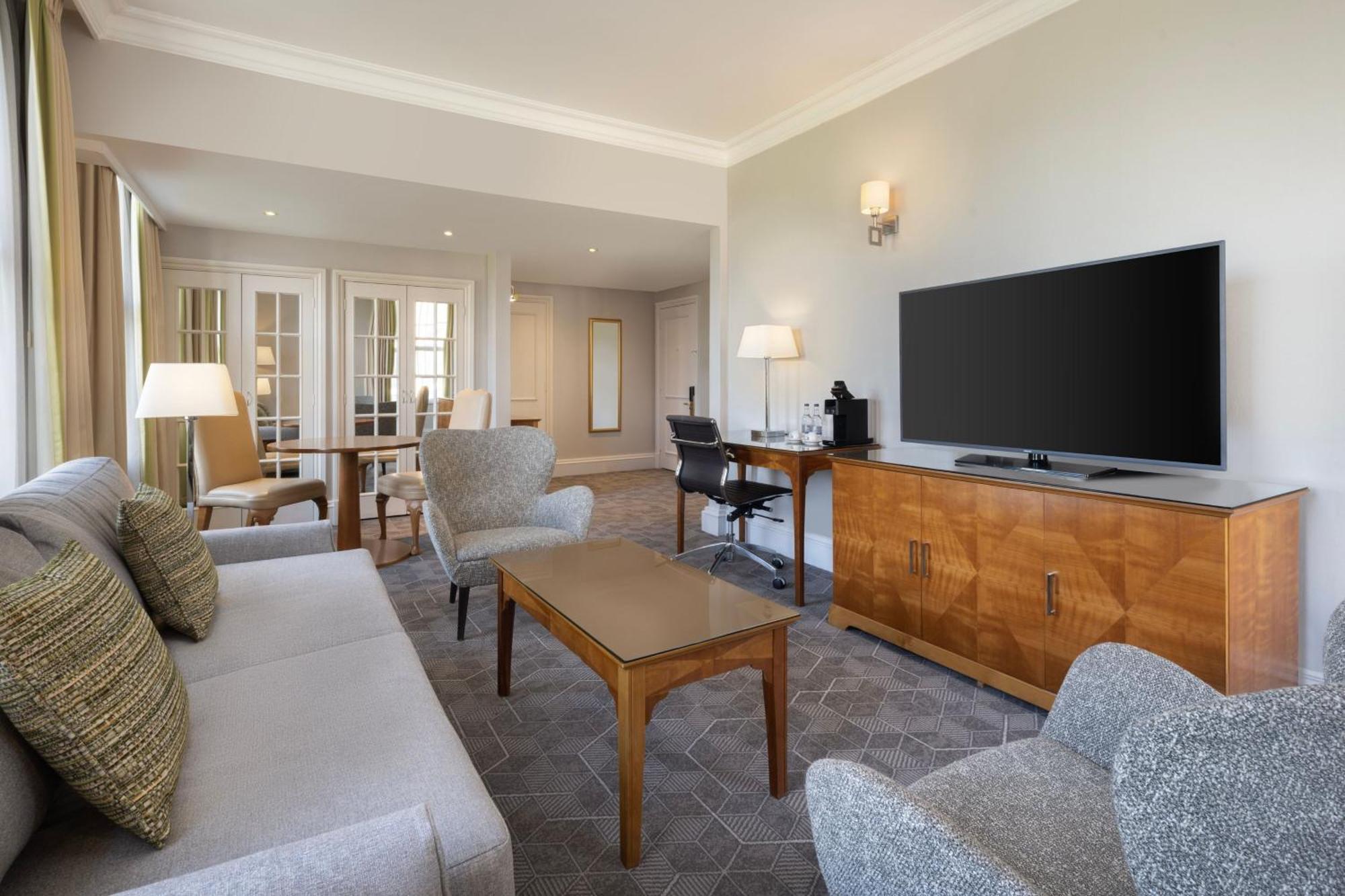 Delta Hotels By Marriott Birmingham Bagian luar foto